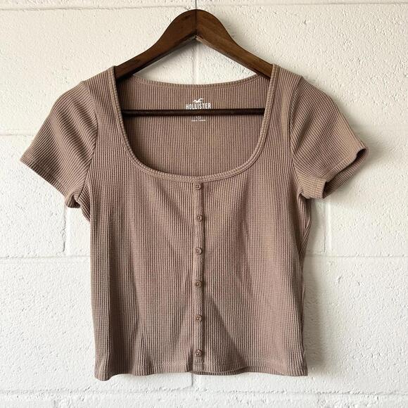 Tops - Hollister Brown Waffle Knit Short Sleeve Crop Top Women’s Medium